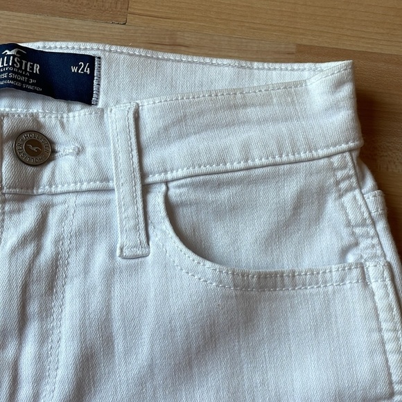 *Never Worn* white Hollister denim shorts - Picture 5 of 7